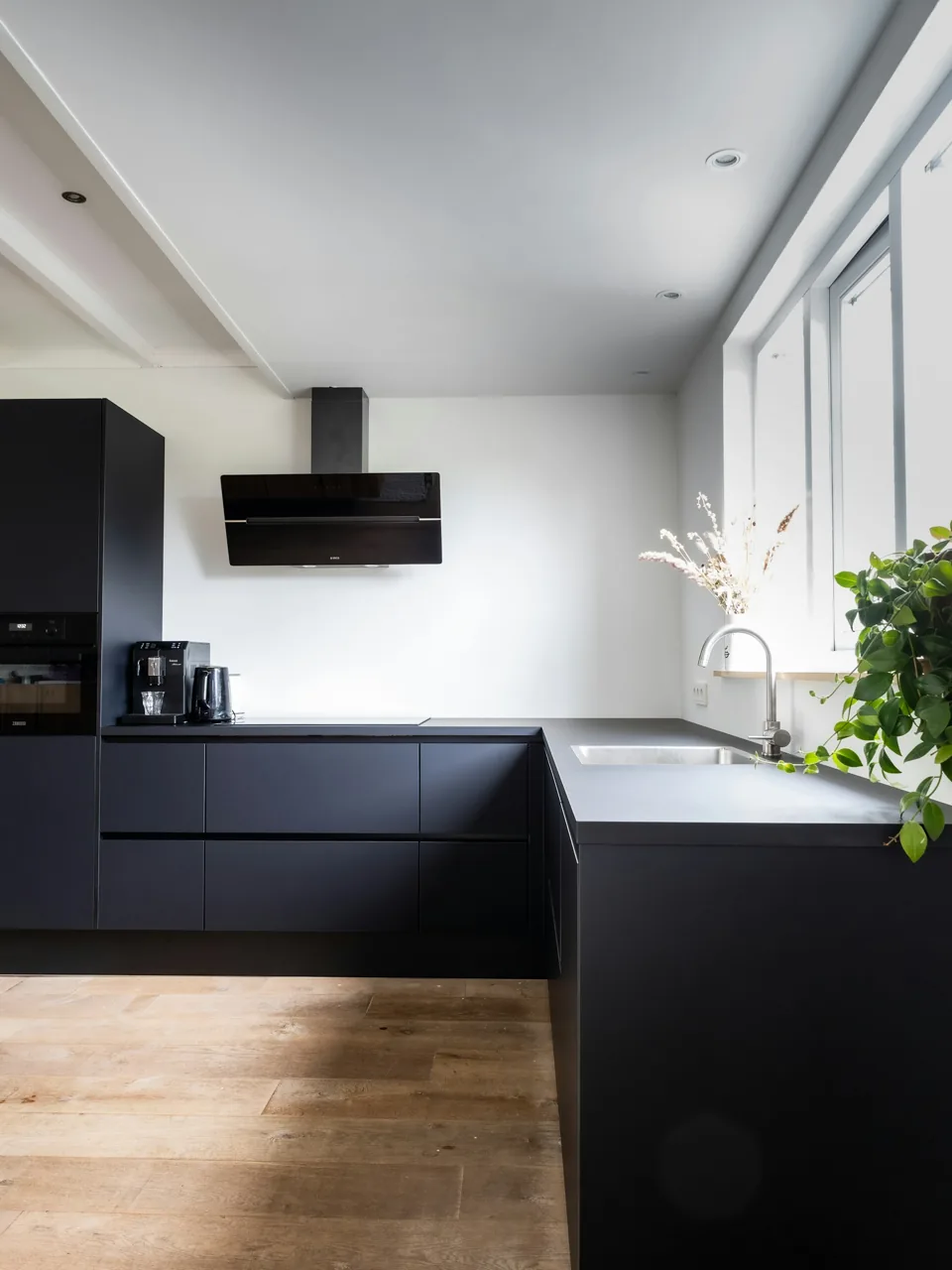 Reference photograph of a renovated kitchen